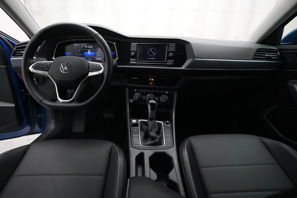 Used 2023 Volkswagen Jetta SE FWD image 5