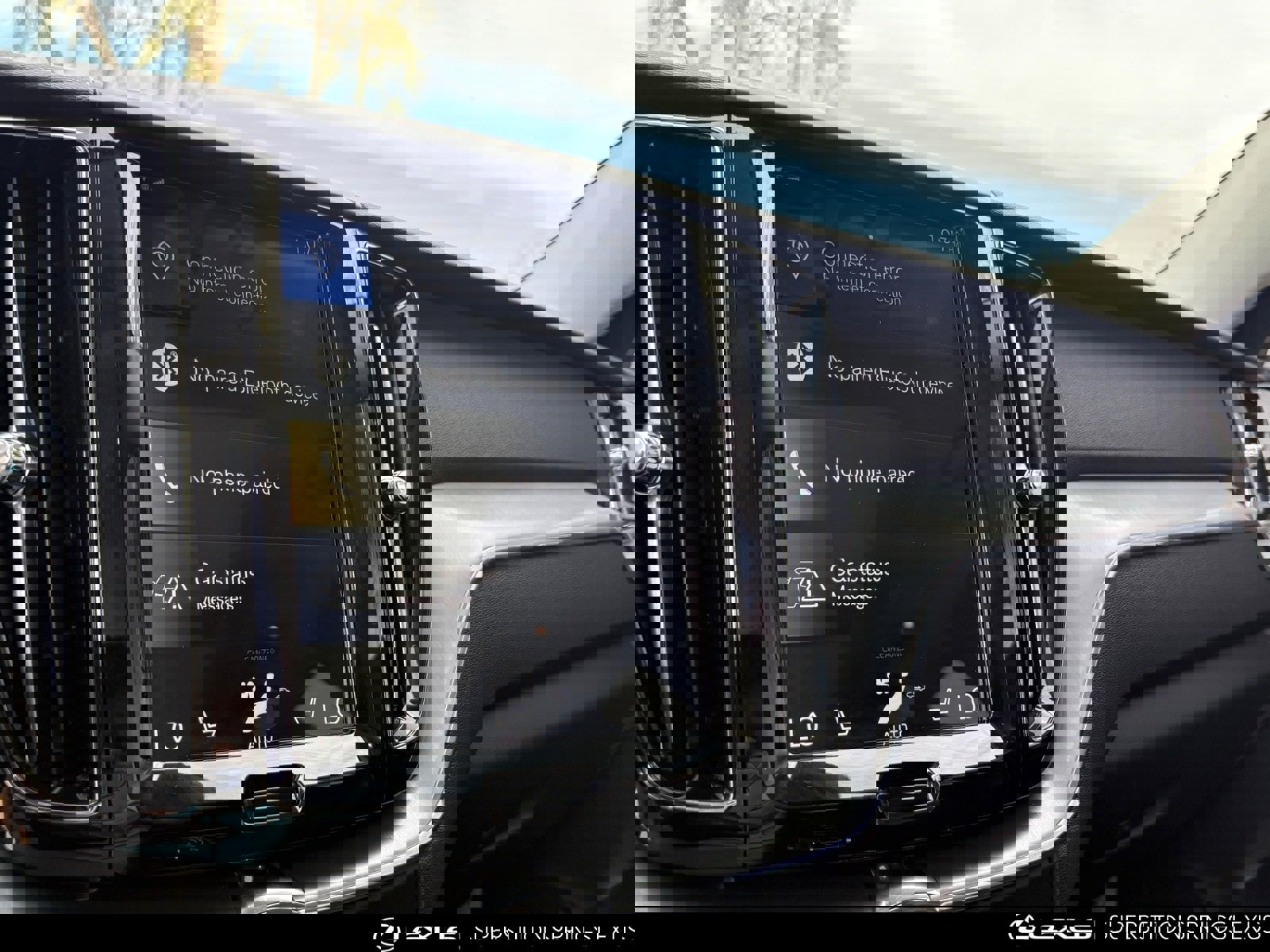 Used 2018 Volvo XC60 T5 Momentum w/ Convenience Package image 17