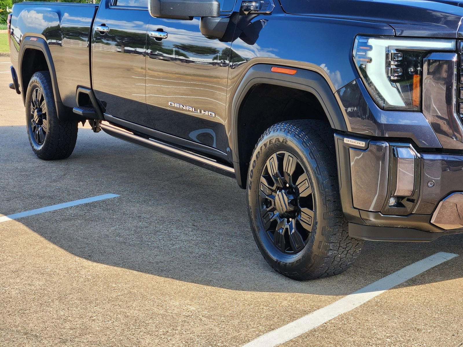 Used 2024 GMC Sierra 3500 Denali Ultimate AWD/4WD image 11