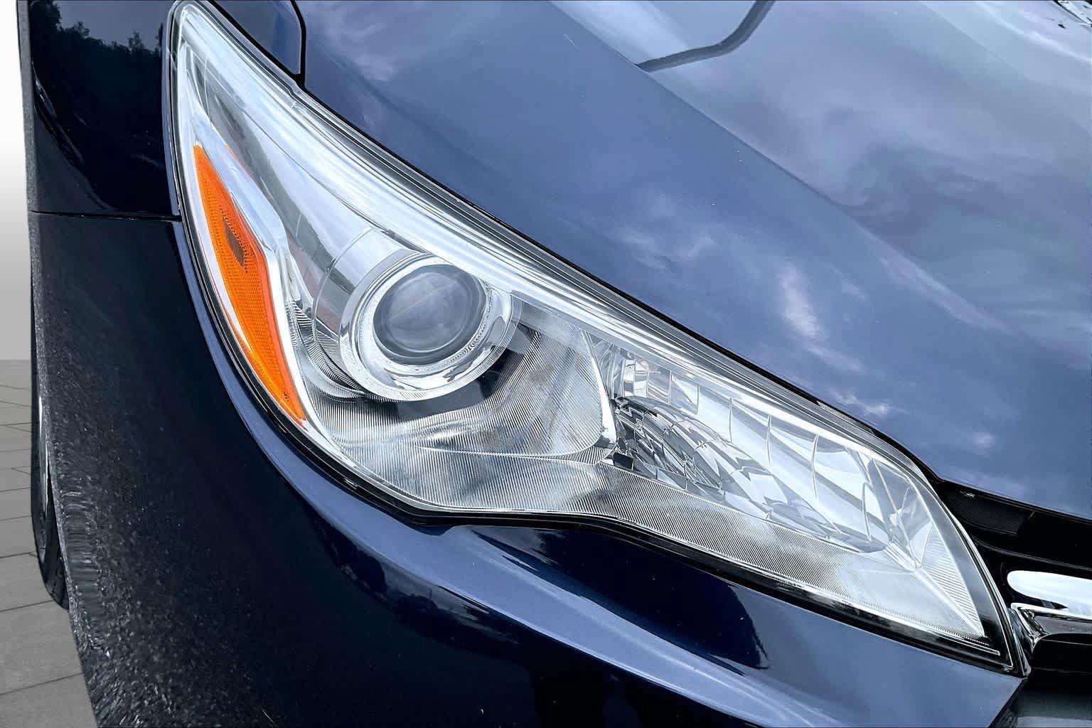 Used 2017 Toyota Camry XLE w/ Moonroof Package FWD image 28