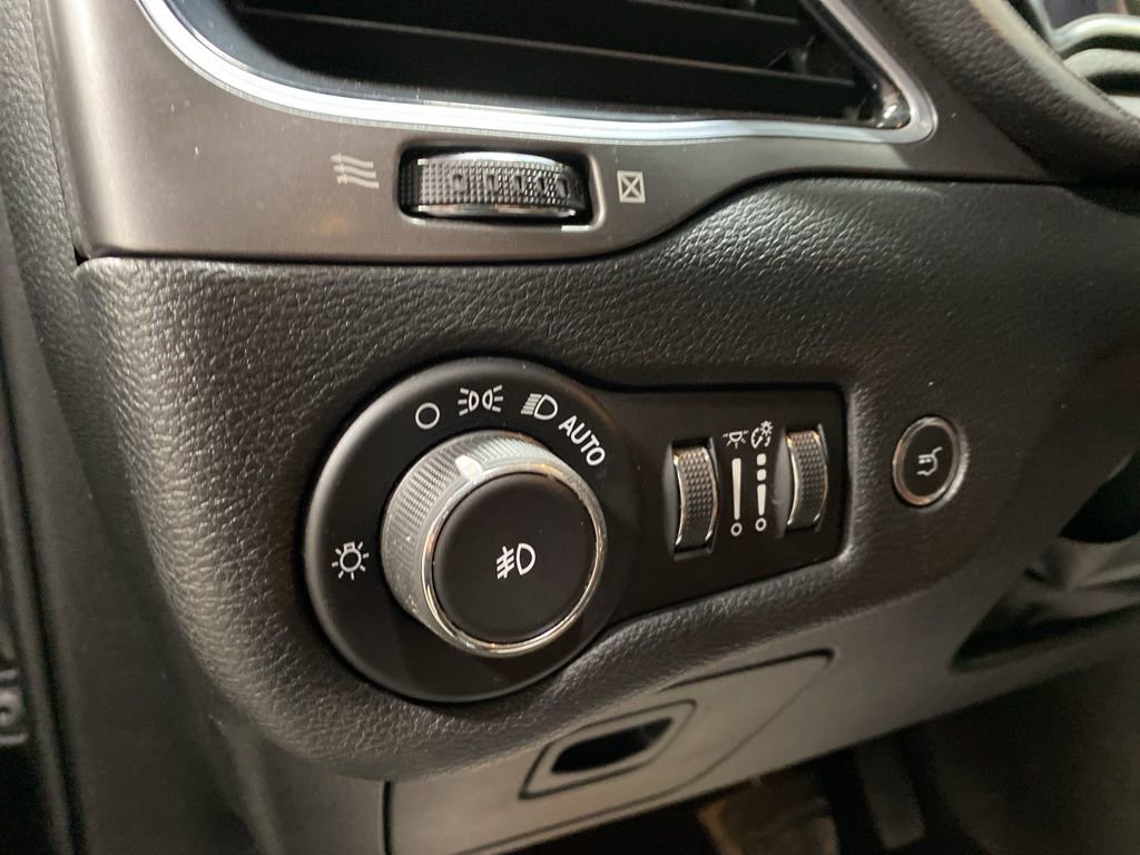 Used 2019 Jeep Cherokee Overland image 19