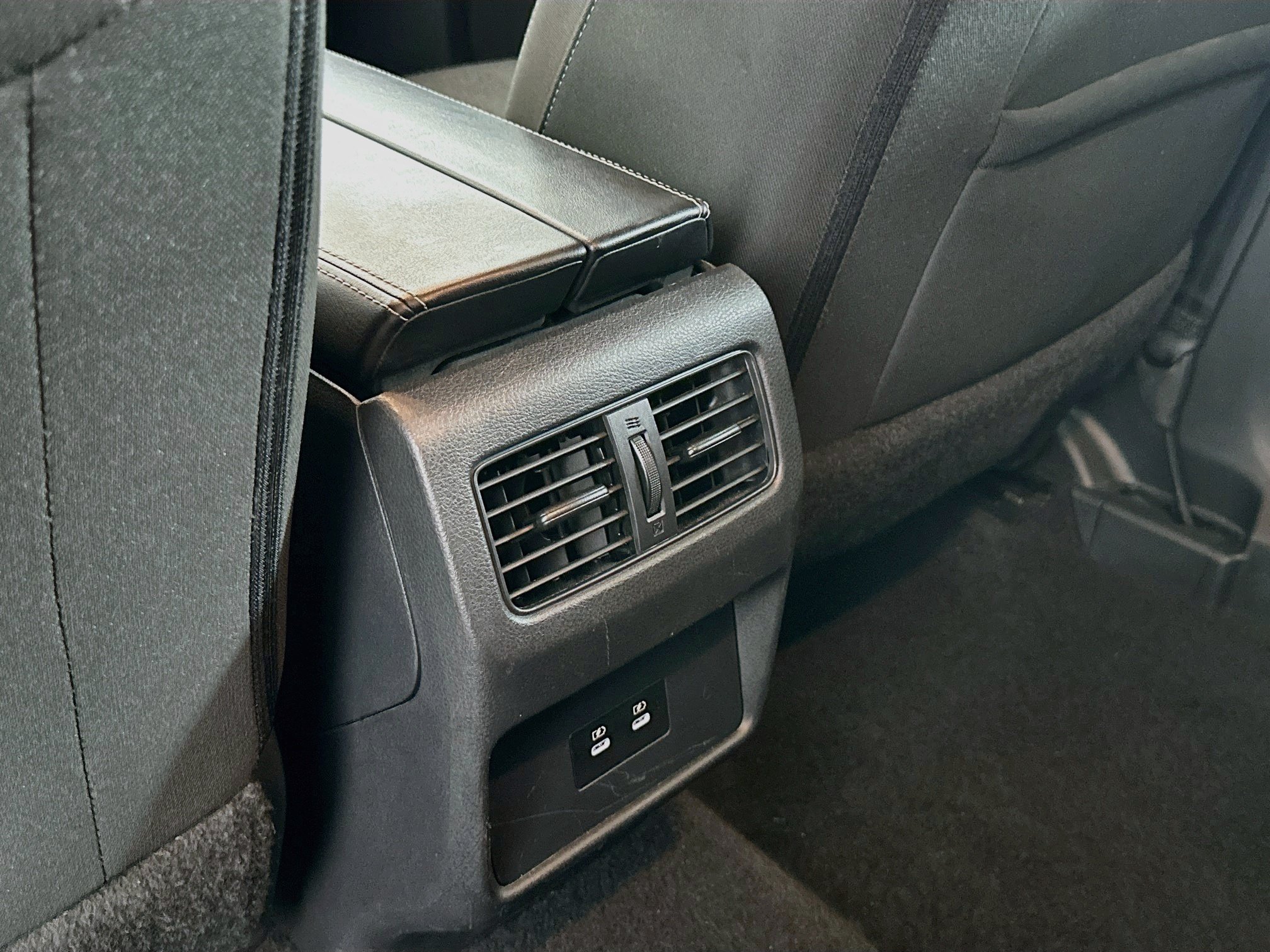 Used 2025 Nissan Rogue SV FWD image 27