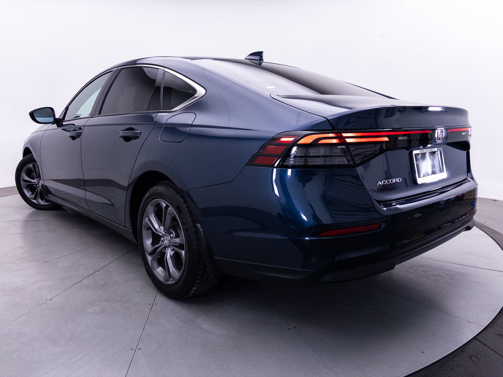 Used 2023 Honda Accord EX image 3
