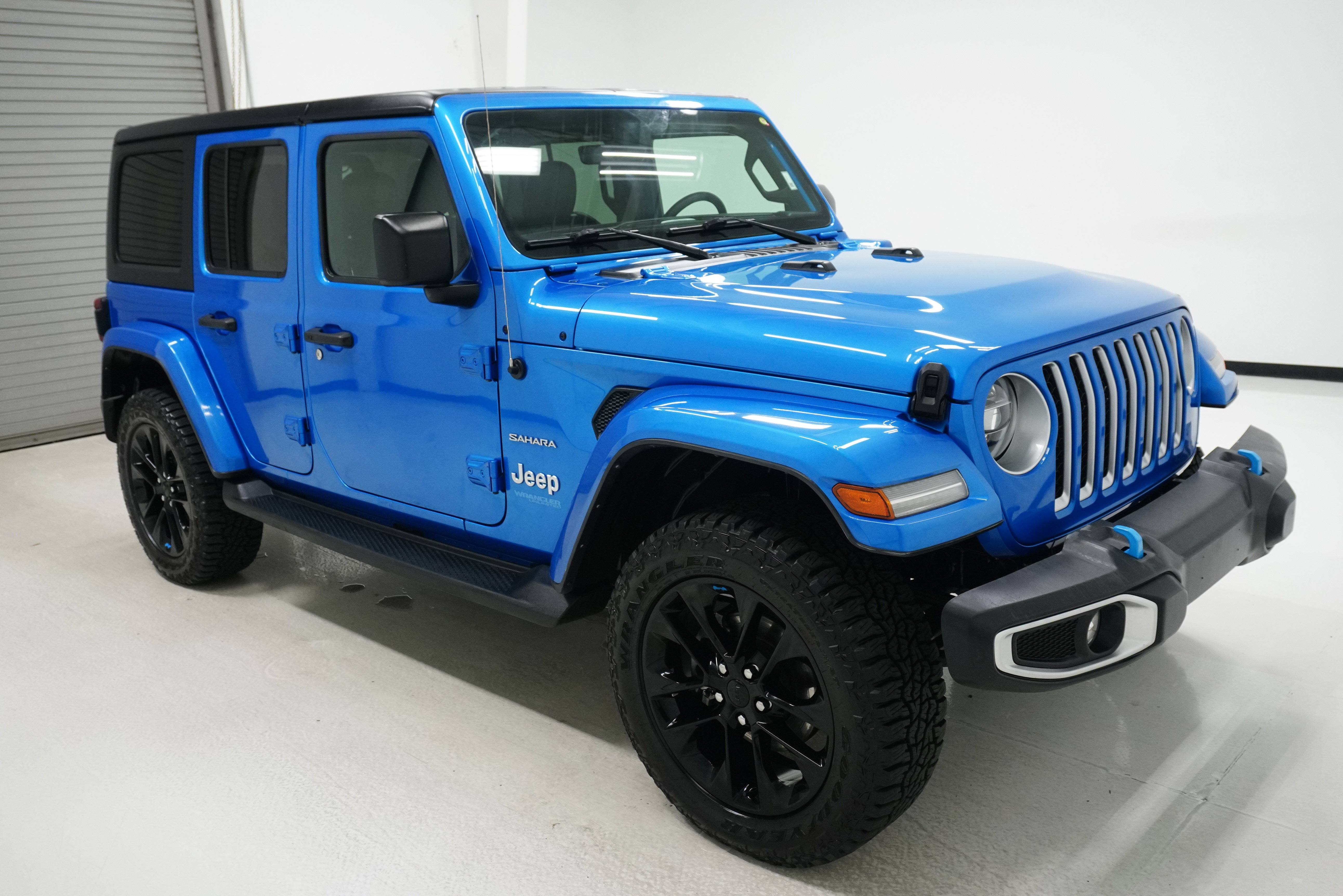 Used 2022 Jeep Wrangler Unlimited Sahara w/ Cold Weather Group image 3