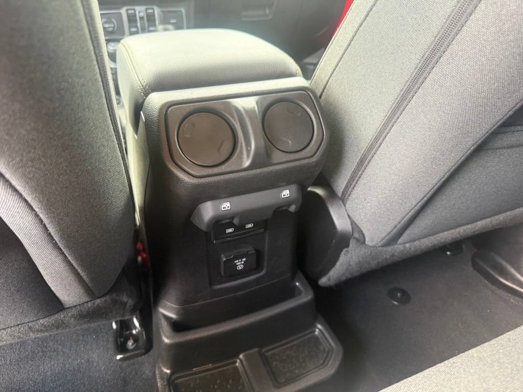 Used 2025 Jeep Wrangler Unlimited Sahara w/ Safety Group AWD/4WD image 39
