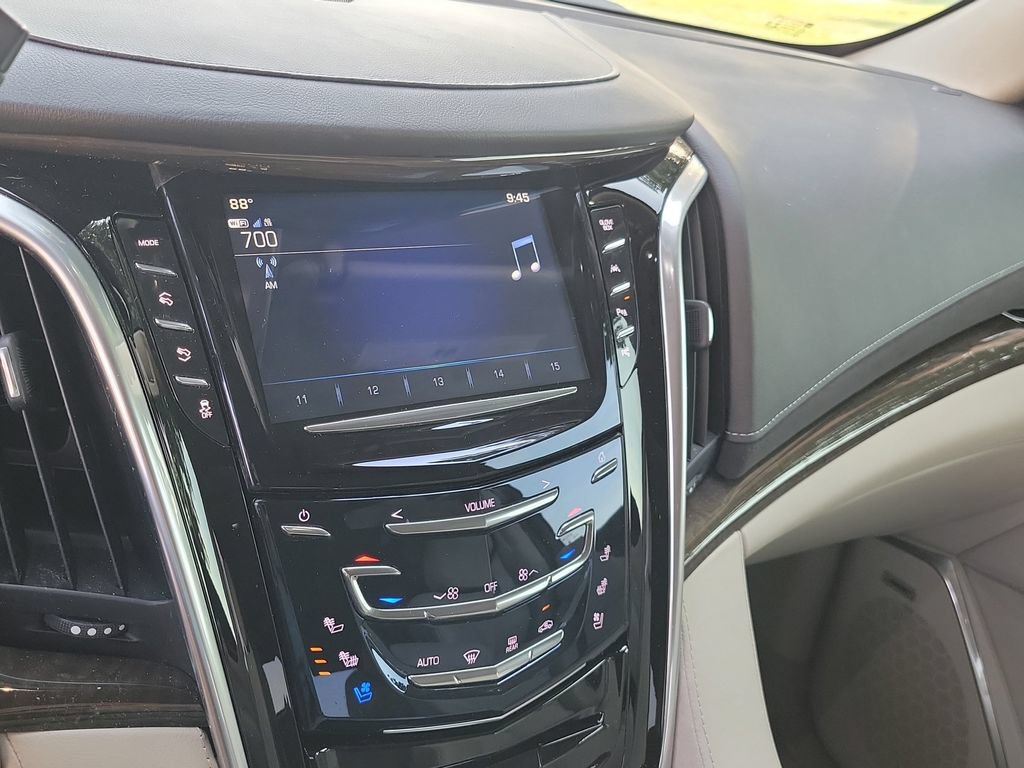 Used 2020 Cadillac Escalade Luxury AWD/4WD image 15