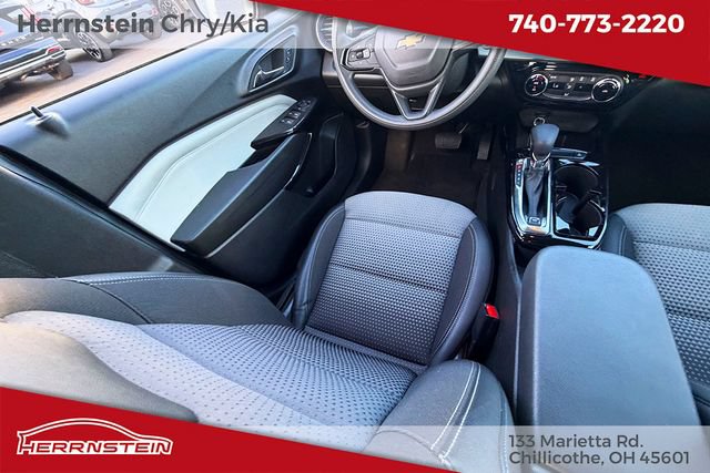 Used 2025 Chevrolet Trax LT FWD image 11