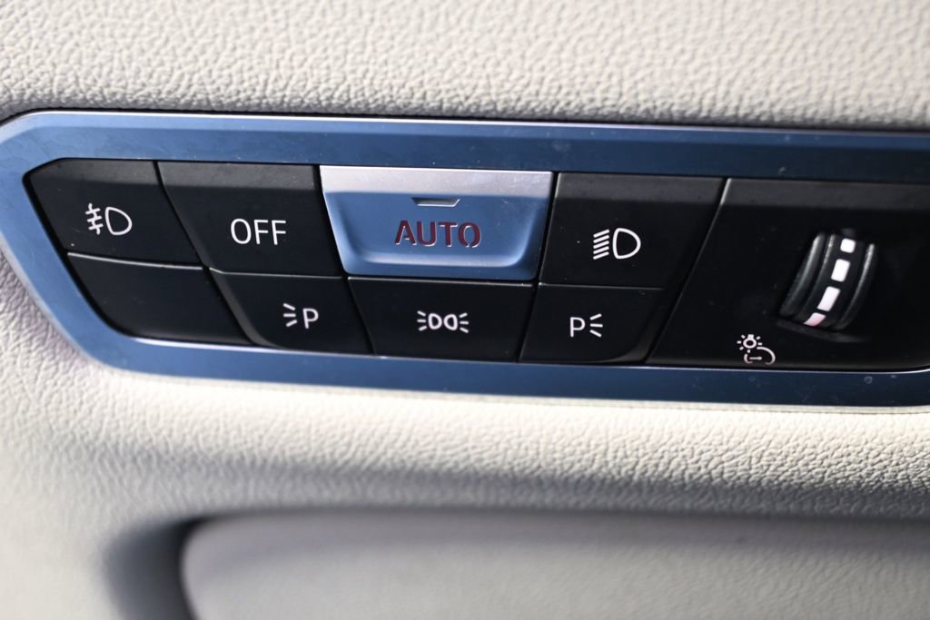 Used 2021 BMW X7 xDrive40i w/ Premium Package image 26