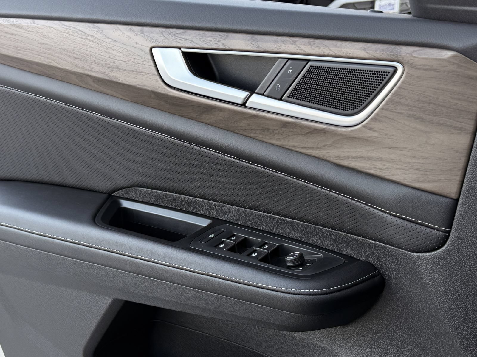New 2026 Volkswagen Atlas SE FWD image 19