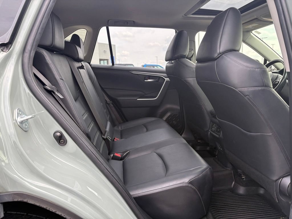 Used 2019 Toyota RAV4 XLE Premium AWD/4WD image 19