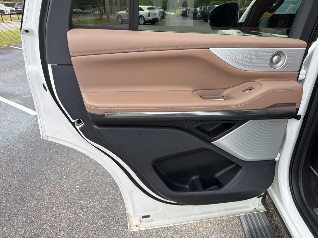 Used 2025 Lincoln Navigator Black Label image 17