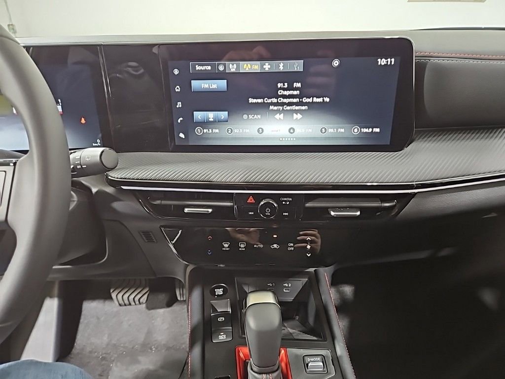 New 2025 Nissan Kicks SR image 17