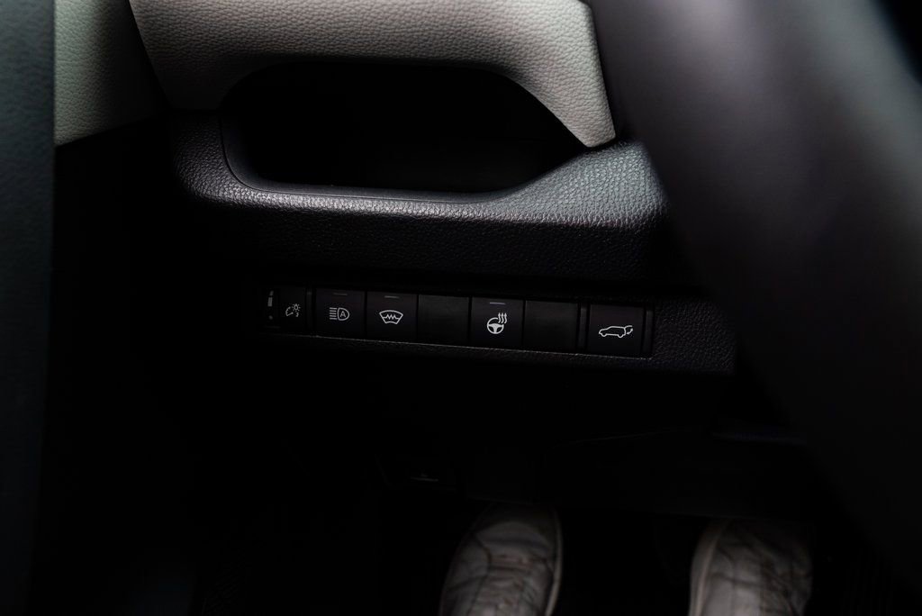 Used 2025 Toyota RAV4 XLE w/ Convenience Package image 13