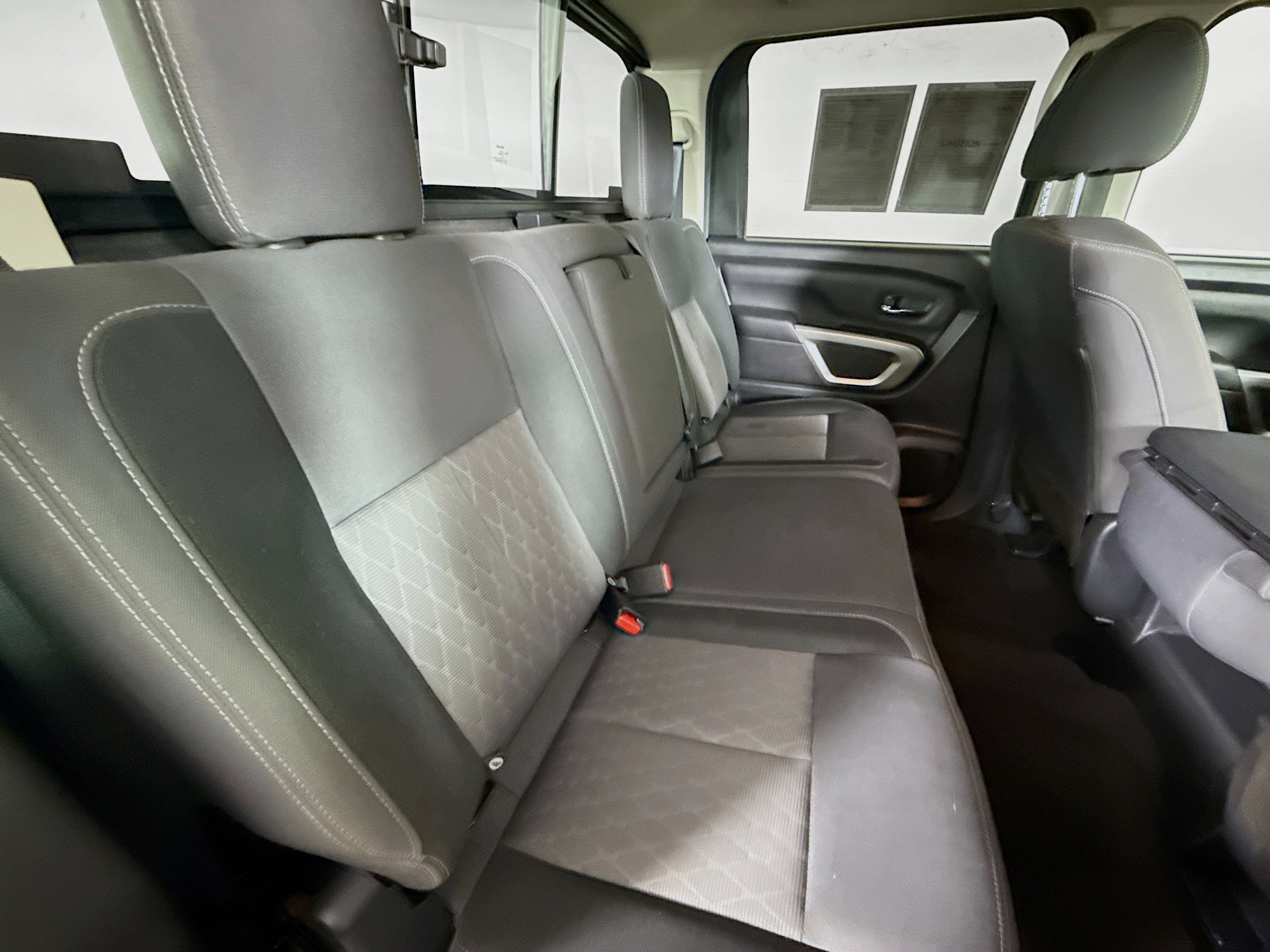 Used 2022 Nissan Titan SV w/ Accessory Utility Package image 31