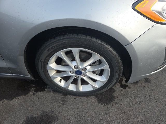 Used 2020 Ford Fusion SE image 2