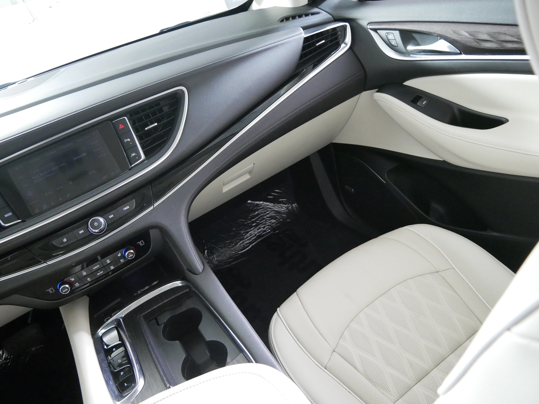 Certified 2023 Buick Enclave Avenir w/ Avenir Technology Package AWD/4WD image 11