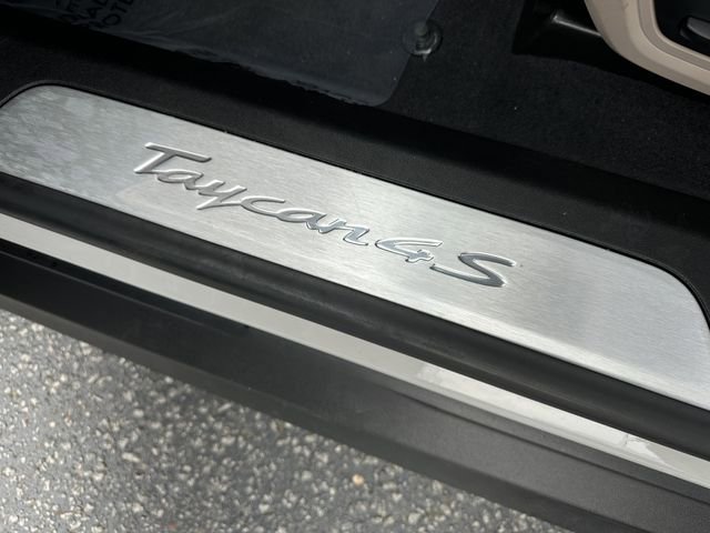 Used 2022 Porsche Taycan 4S image 21