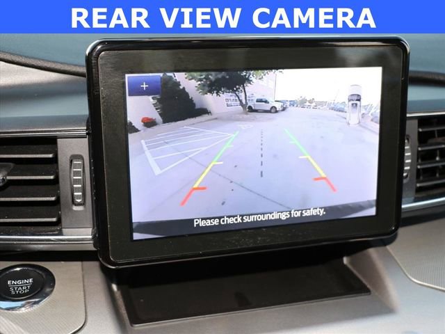 Used 2022 Ford Explorer XLT w/ Equipment Group 202A image 5