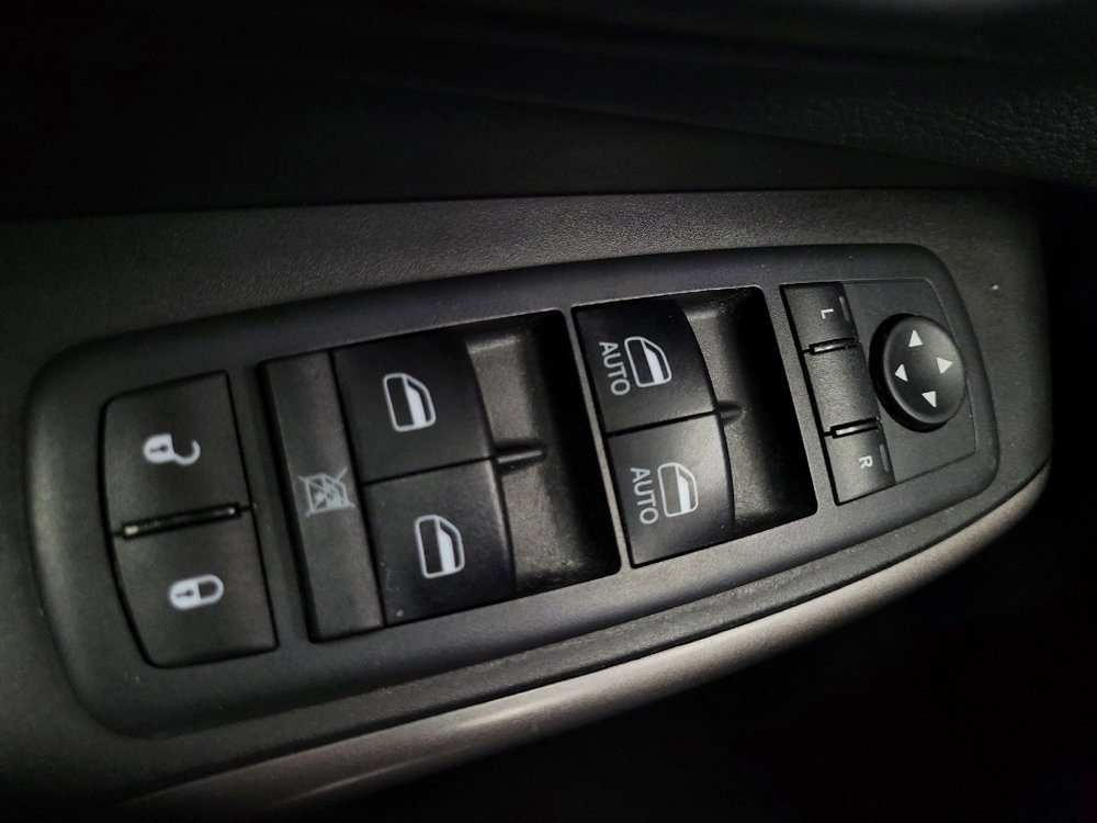 Used 2019 Jeep Cherokee Limited w/ Luxury Group FWD image 27