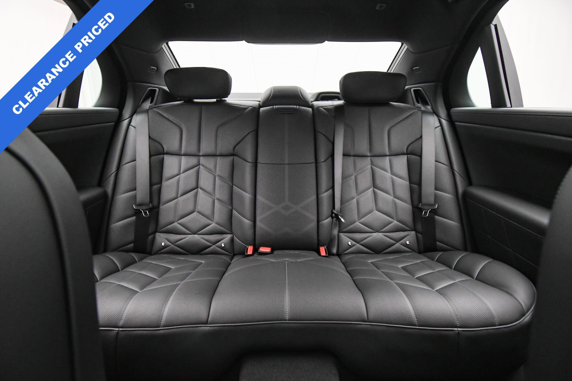 Used 2024 BMW 760i xDrive w/ Premium Package 2 image 18