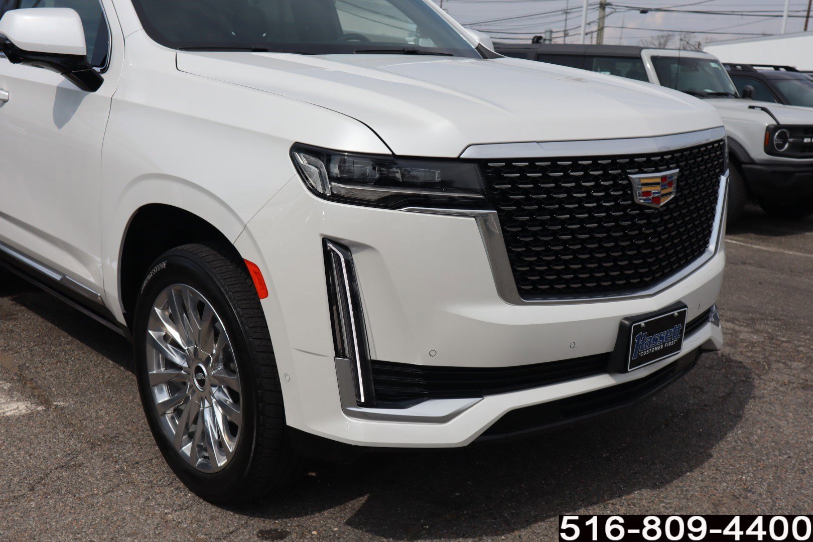 Used 2023 Cadillac Escalade Premium Luxury image 2