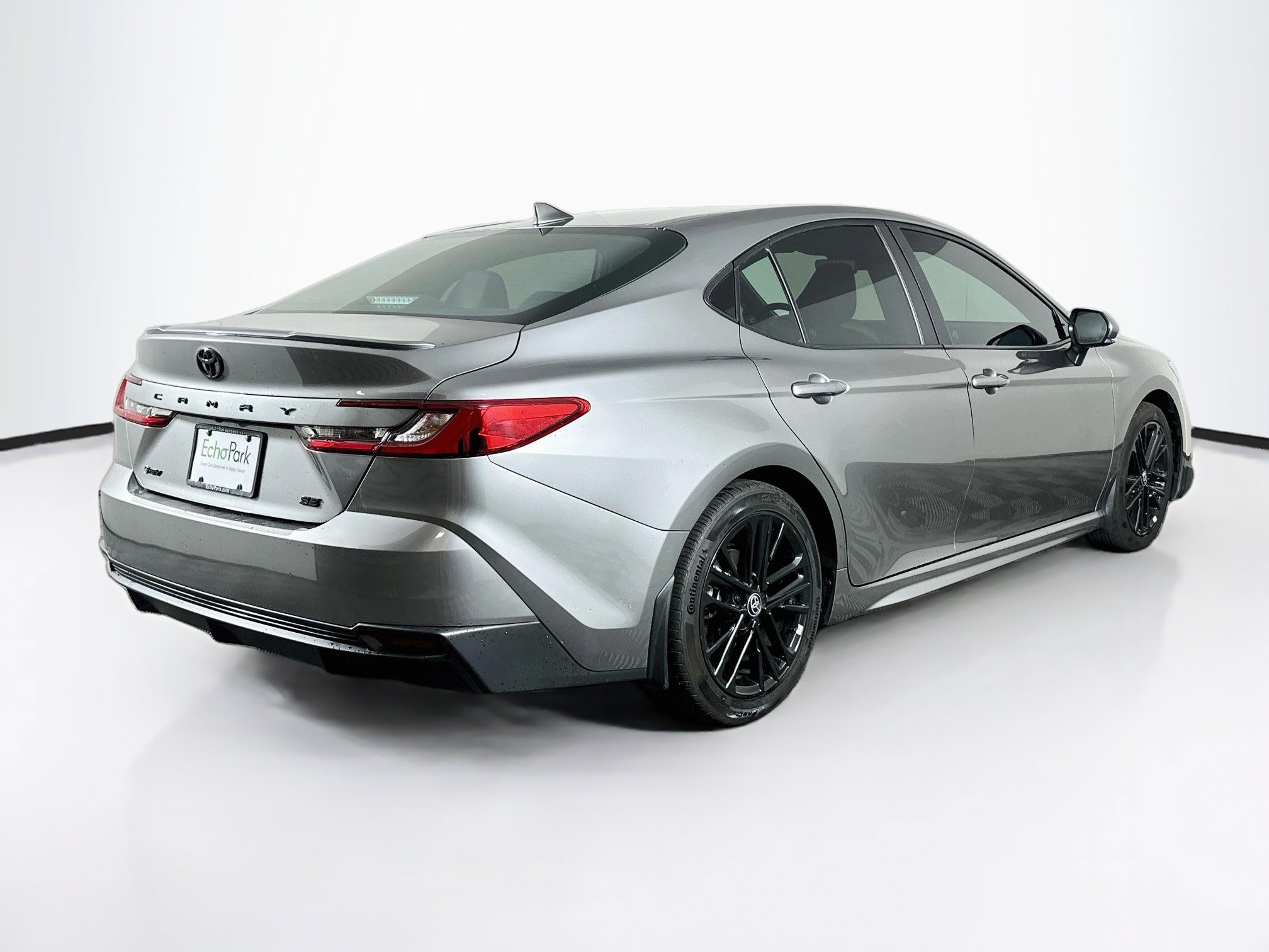 Used 2025 Toyota Camry SE w/ Convenience Package FWD image 9