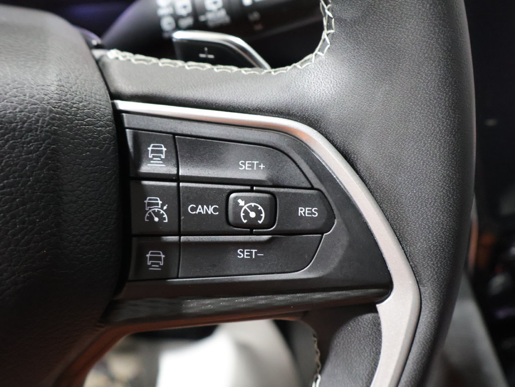 Used 2023 Jeep Grand Cherokee L Laredo AWD/4WD image 34