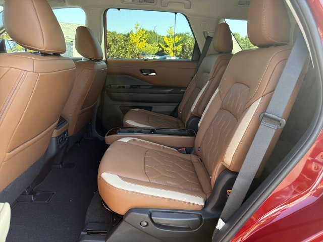 New 2026 Nissan Pathfinder Platinum AWD/4WD image 24