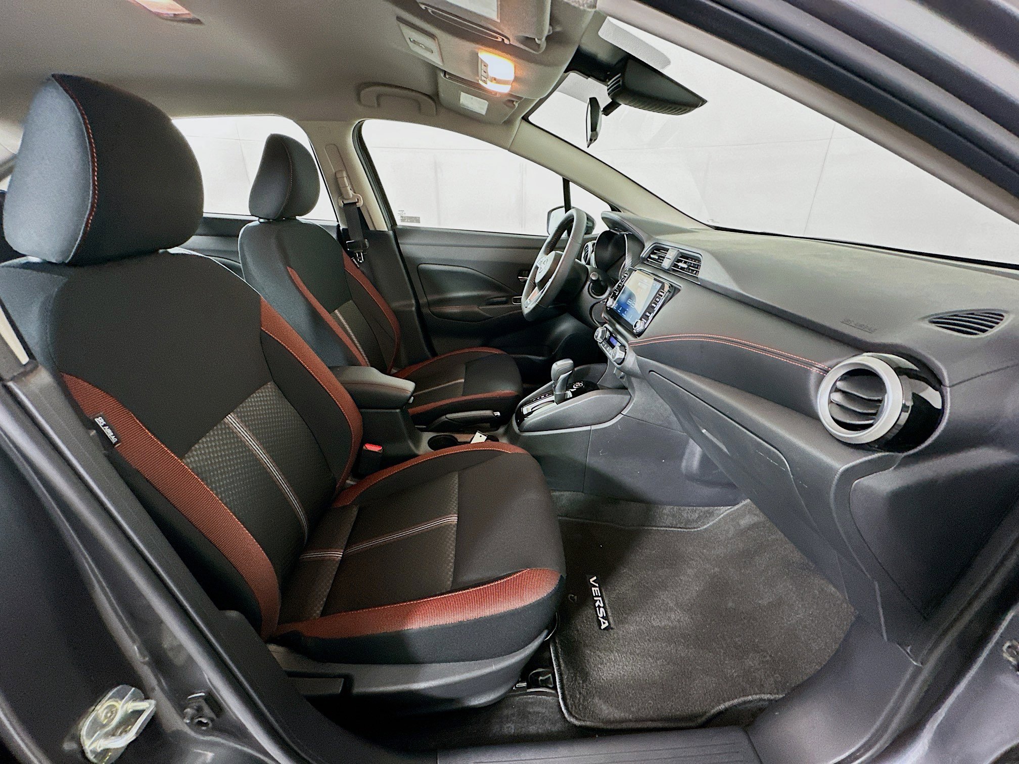 Used 2024 Nissan Versa SR w/ Trunk Package image 28