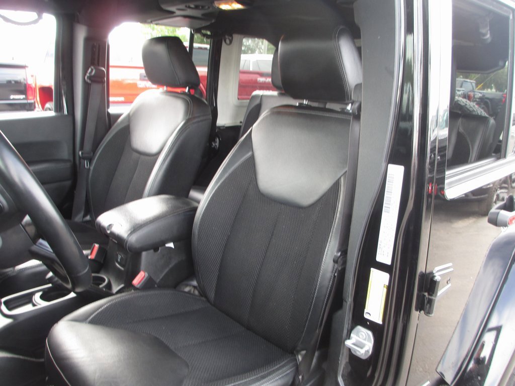 Used 2017 Jeep Wrangler Unlimited Sahara image 16