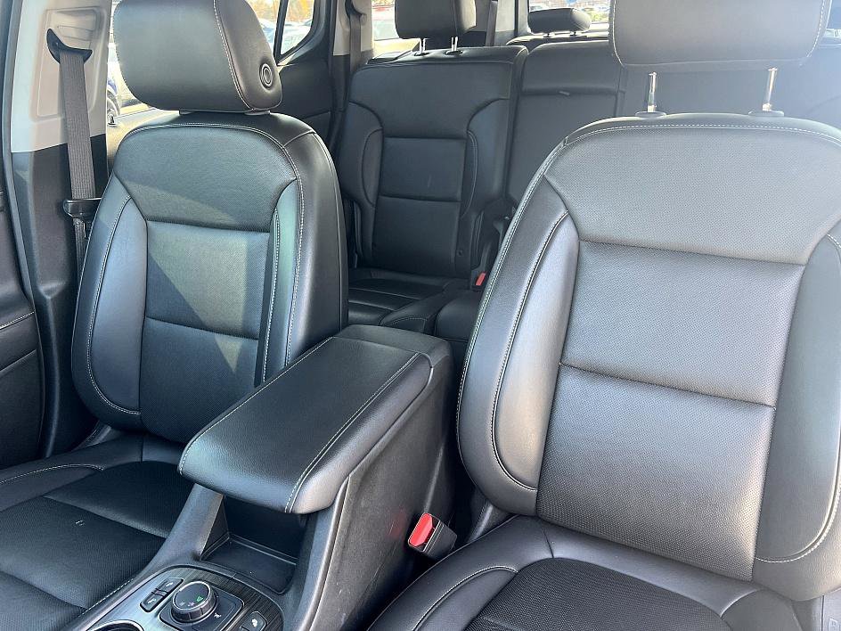 Used 2023 GMC Acadia SLT image 13