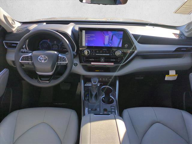 New 2026 Toyota Highlander Platinum image 14