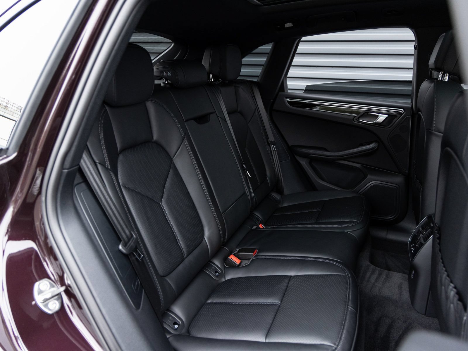 Certified 2026 Porsche Macan AWD/4WD image 30