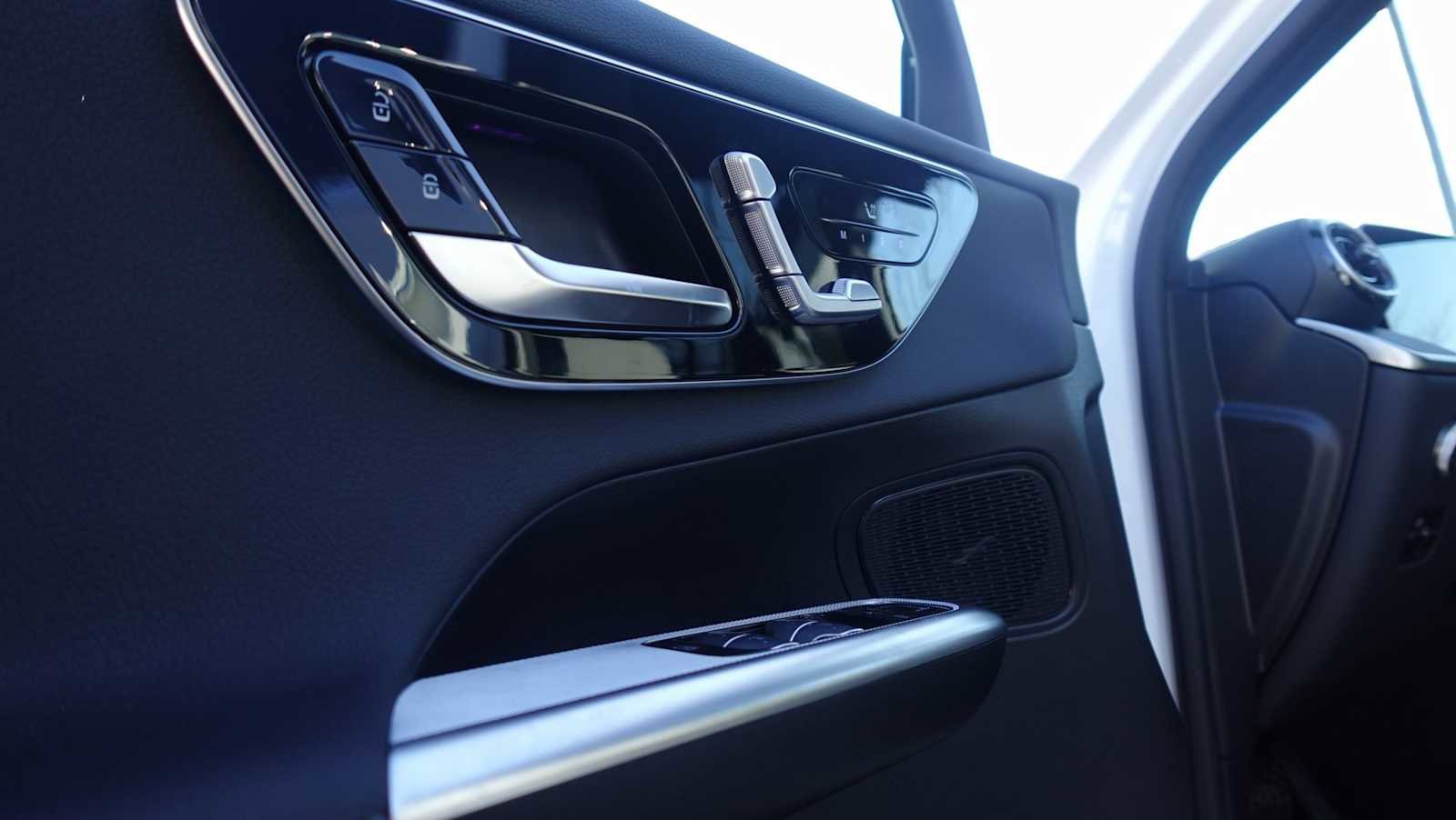 Used 2026 Mercedes-Benz GLC 300 4MATIC image 23