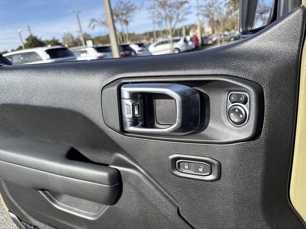 New 2025 Jeep Gladiator Sport image 13