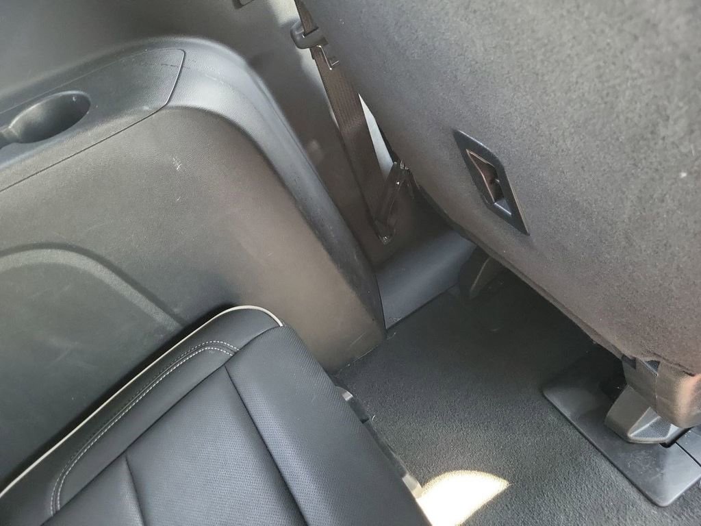 Used 2025 Chevrolet Suburban Premier image 15