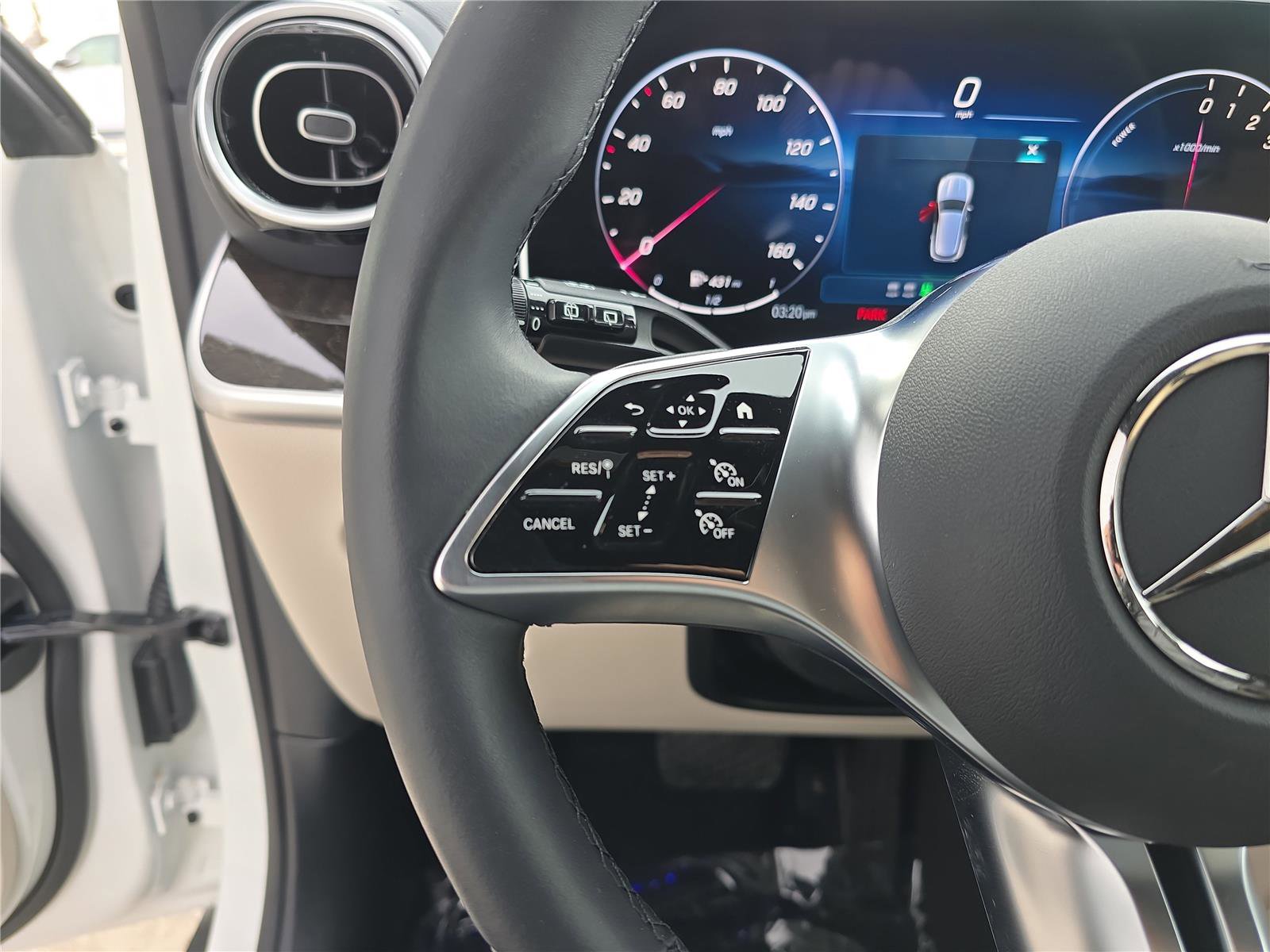 Used 2025 Mercedes-Benz GLC 350e GLC 350e image 31