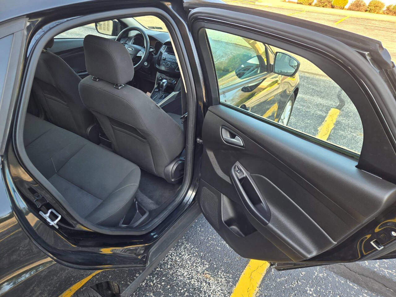 Used 2015 Ford Focus SE image 28