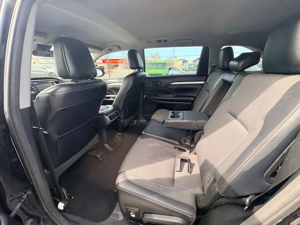 Used 2017 Toyota Highlander Plus w/ Protection Package #3 AWD/4WD image 18