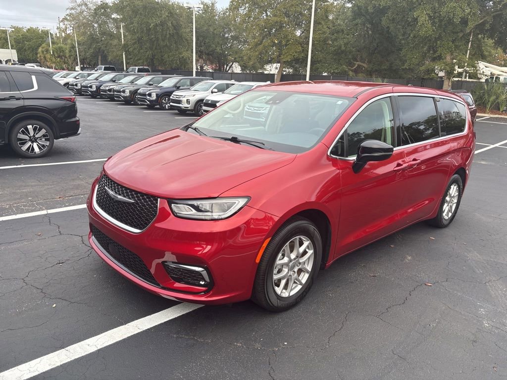 Used 2024 Chrysler Pacifica Touring-L