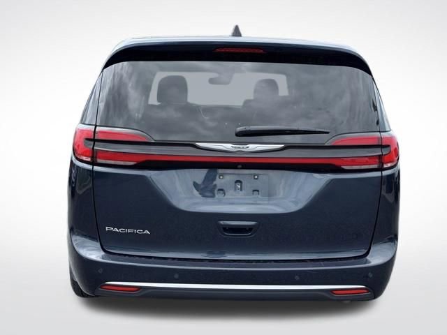 Used 2023 Chrysler Pacifica Touring-L FWD image 7