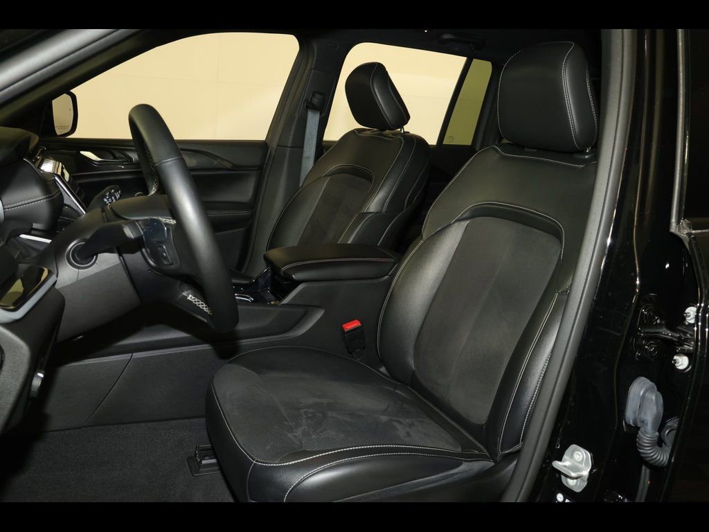 Used 2022 Jeep Grand Cherokee Altitude image 22