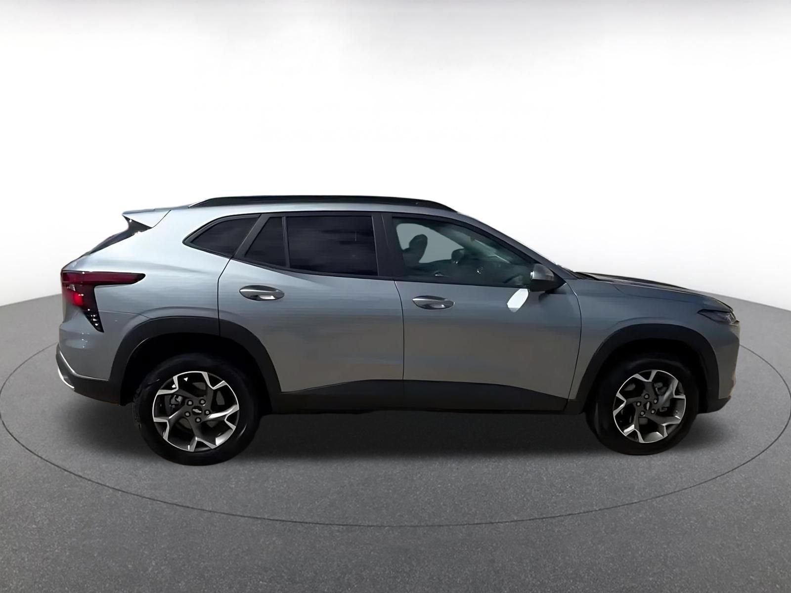 Used 2025 Chevrolet Trax LT FWD image 16