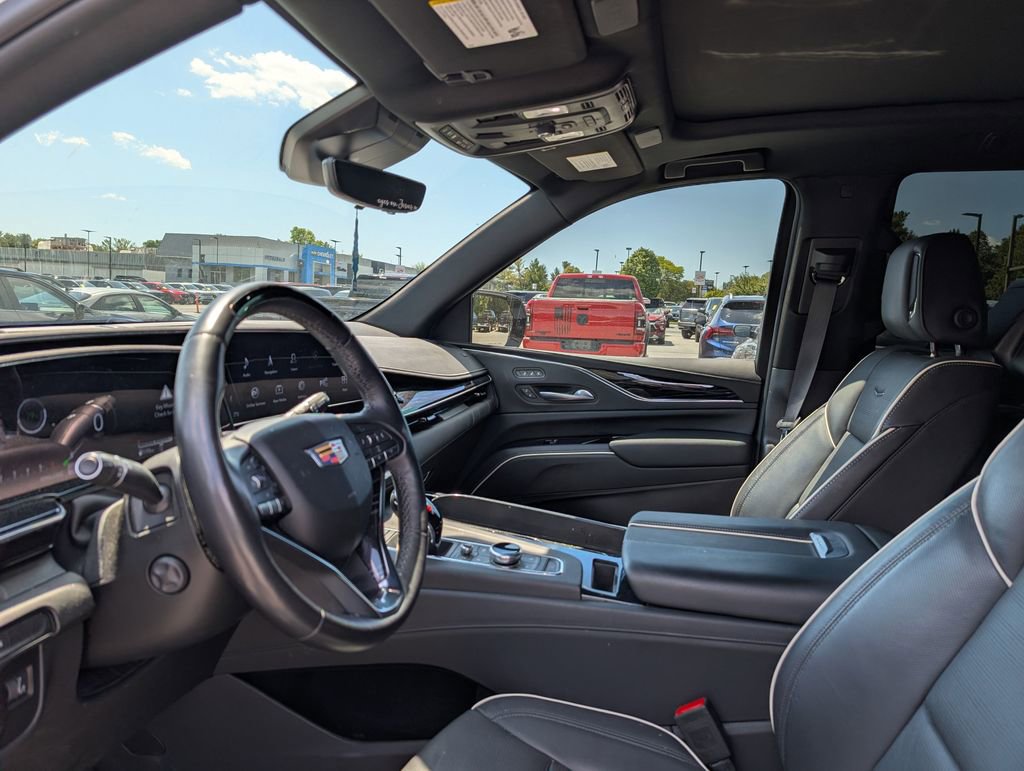 Used 2024 Cadillac Escalade Sport w/ LPO, ONYX Package AWD/4WD image 10