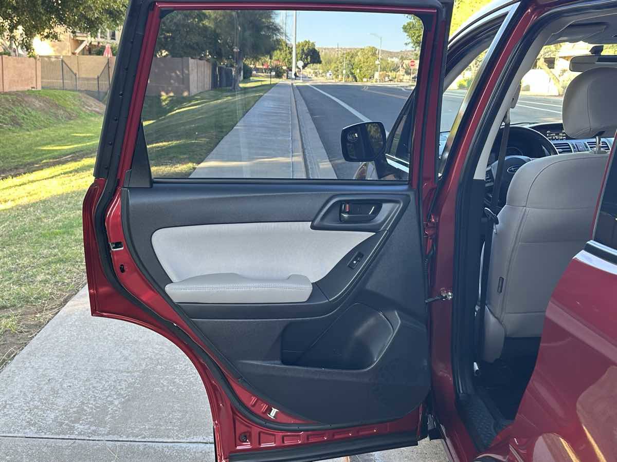 Used 2016 Subaru Forester 2.5i w/ Alloy Wheel Package image 37