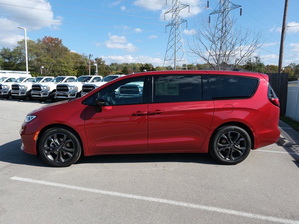 New 2026 Chrysler Pacifica Select image 11