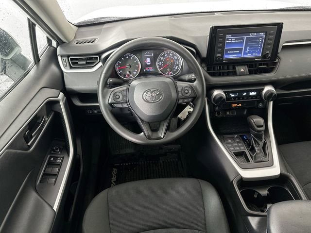 Used 2021 Toyota RAV4 LE image 10