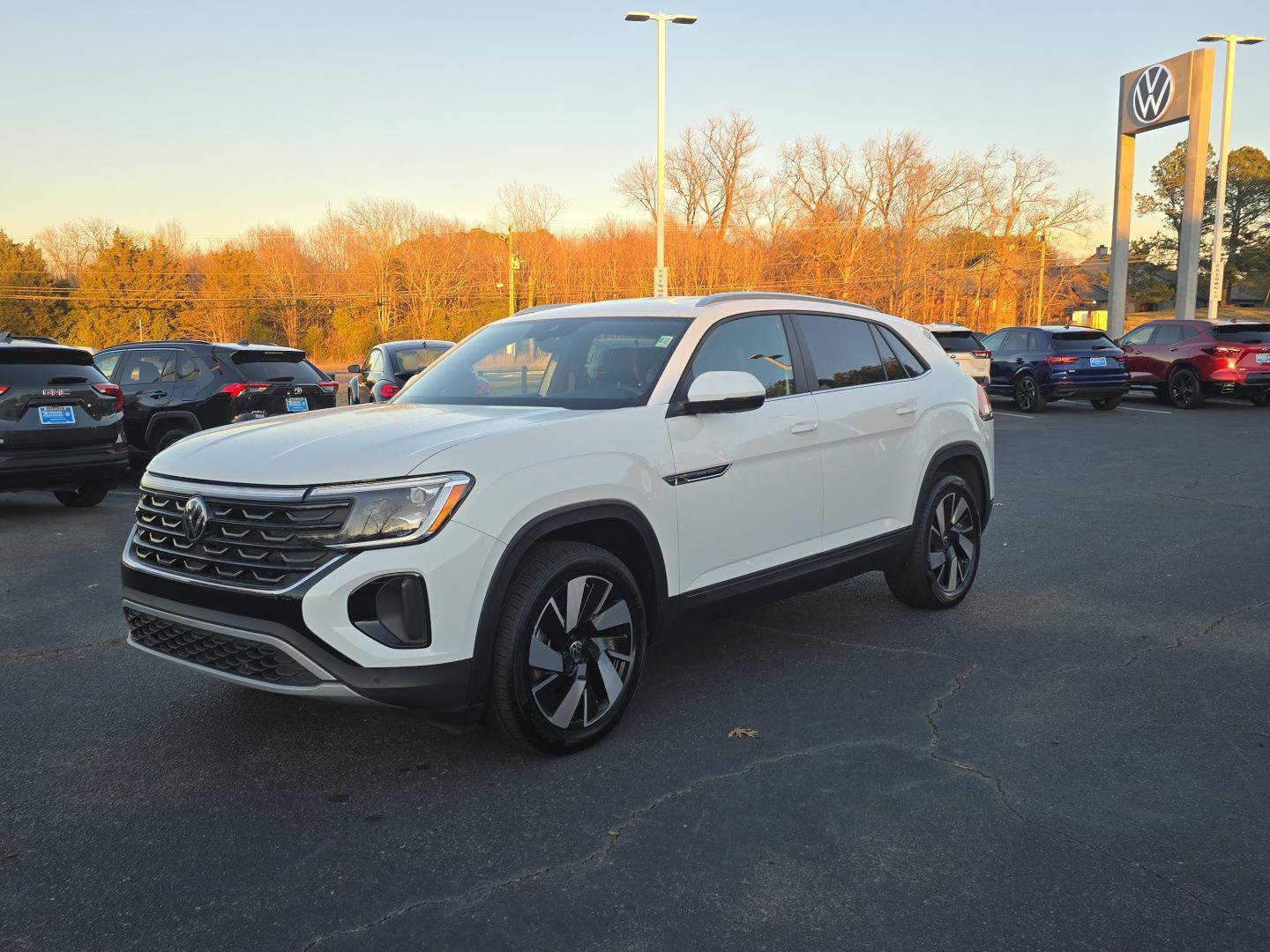 Used 2024 Volkswagen Atlas Cross Sport SE image 3