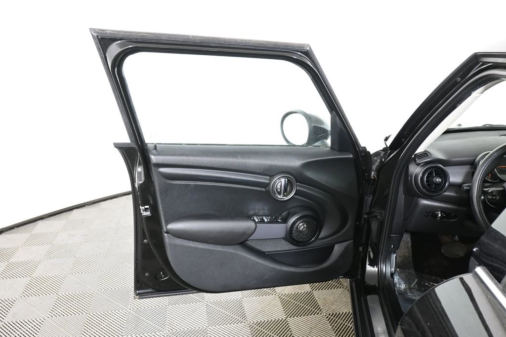 Used 2016 MINI Cooper 4-Door Hardtop image 24