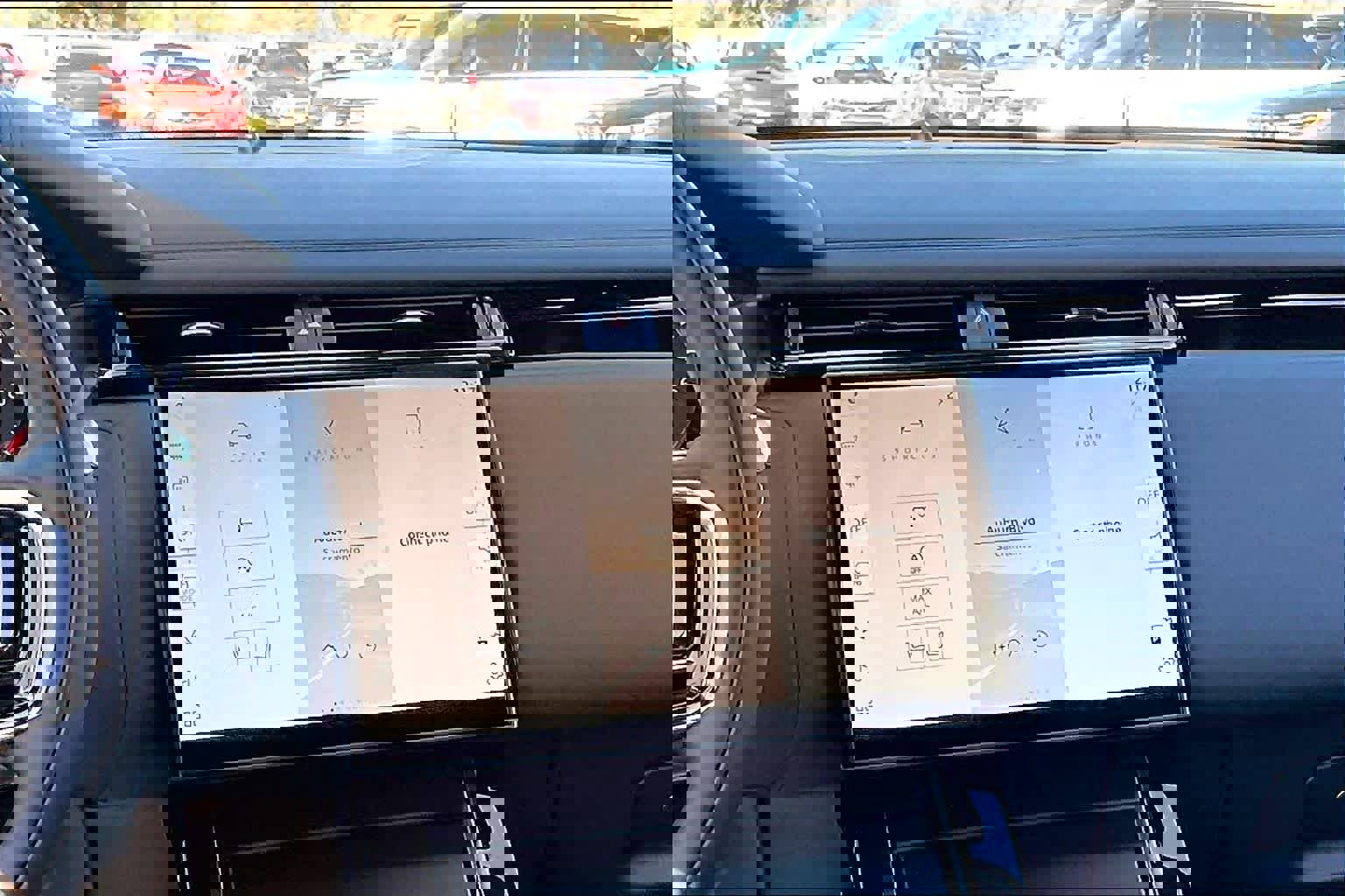 New 2026 Land Rover Range Rover Velar Dynamic SE image 9